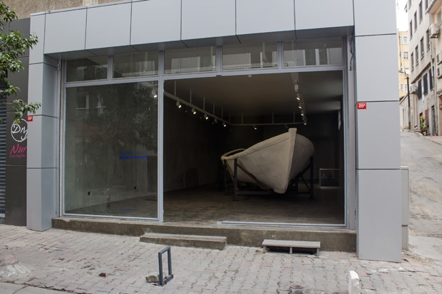 <p>Brian O'Connell, <i>Openings to the water...</i>, 2012, Installation, Protocinema, Istanbul.  Courtesy Protocinema, Istanbul/New York, Redling Fine Art, Los Angeles, photo - Batu Tezyüksel.</p>